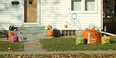 hey're not quite Jack-'o-lanterns, so what are they? Leaf-'o-bags? 