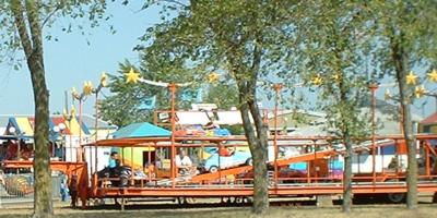 Two-level race ride at the midway